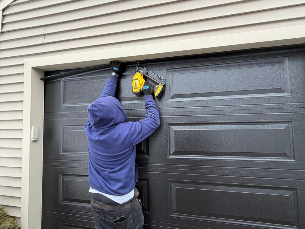 How Much Does Garage Door Repair Cost
